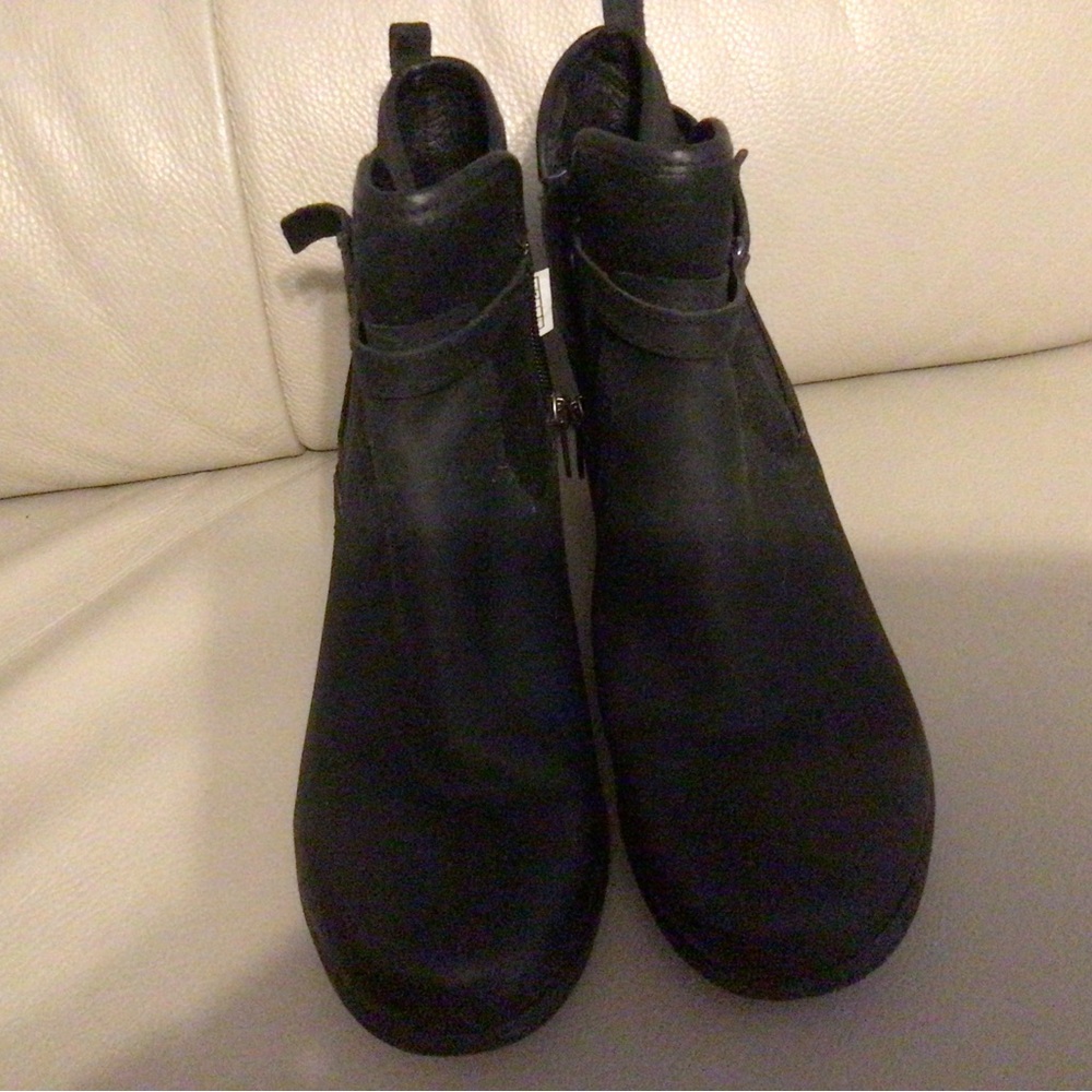UGG Wedge boot
